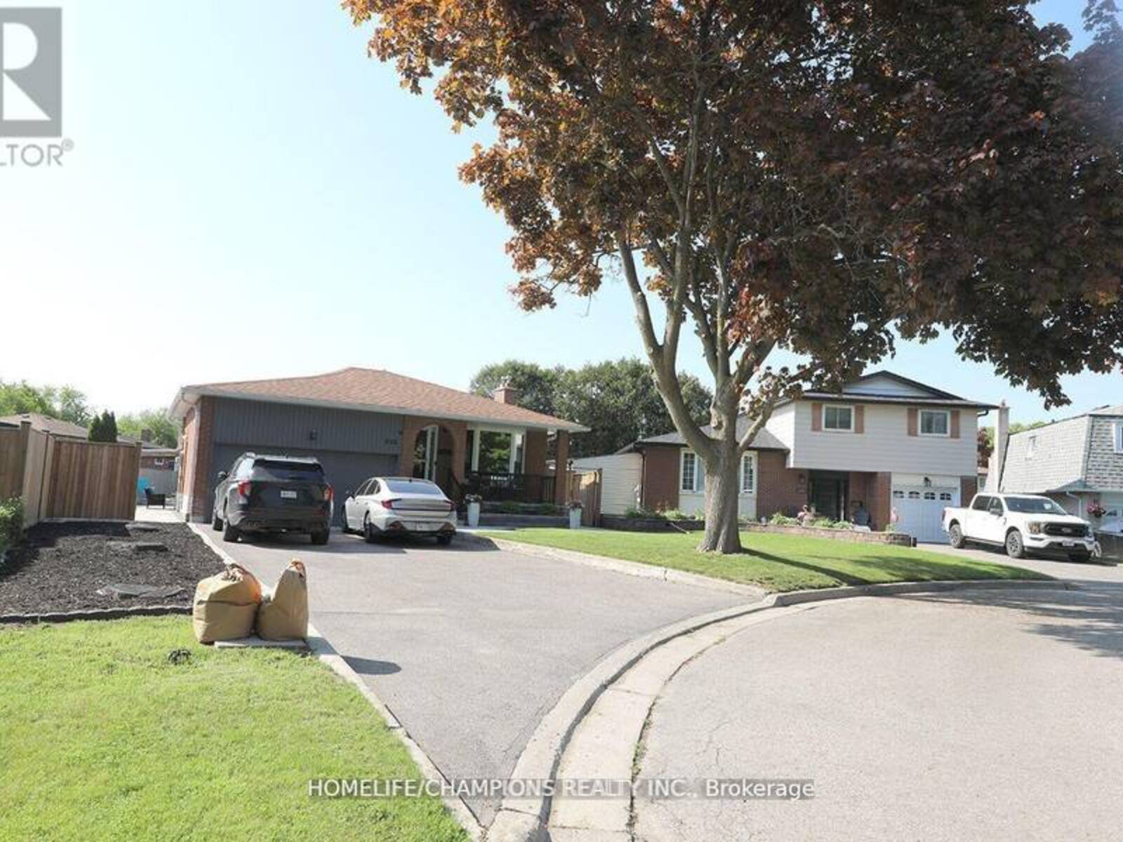 646 CHANCERY COURT, Oshawa, Ontario L1G 6P8