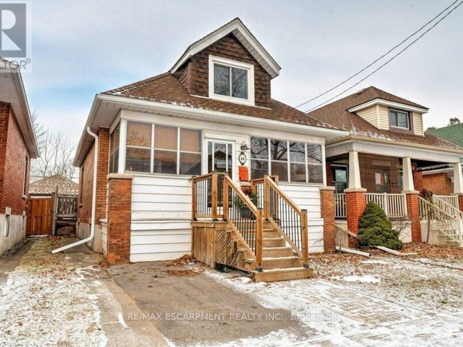 64 GRAHAM AVENUE S, Hamilton, Ontario L8K 2M1