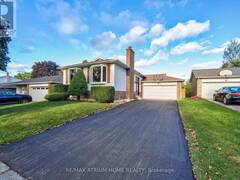 18 CASTLE HILL DRIVE Toronto Ontario, M1T 2Y3