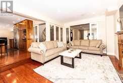 91 WINCHESTER LANE | Richmond Hill Ontario | Slide Image Nine