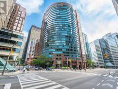 2106 - 33 UNIVERSITY AVENUE Toronto Ontario, M5J 2S7