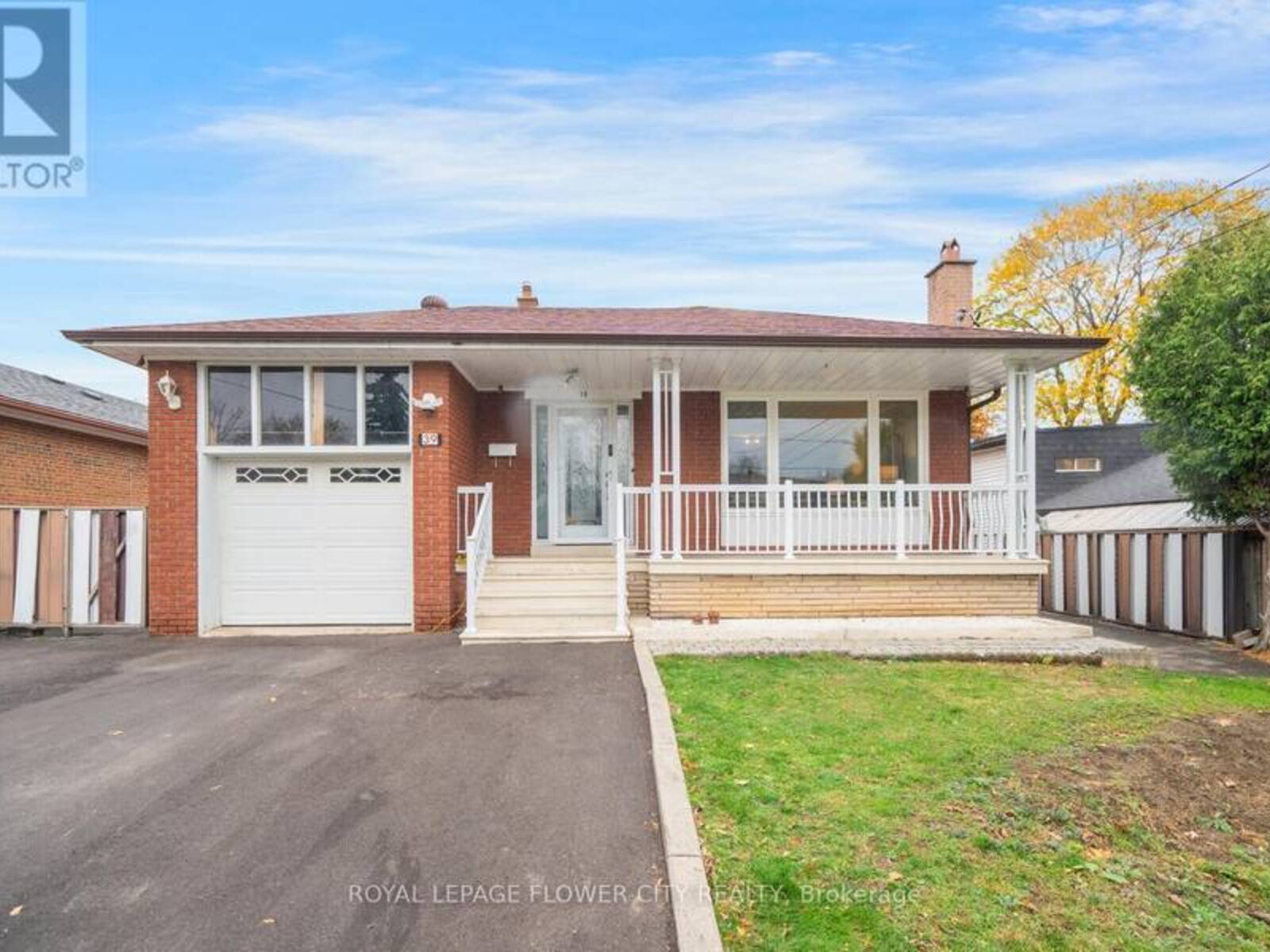 39 STANWOOD CRESCENT, Toronto, Ontario M9M 2A2