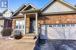 131 ESCARPMENT DRIVE | Hamilton Ontario | Slide Image Two