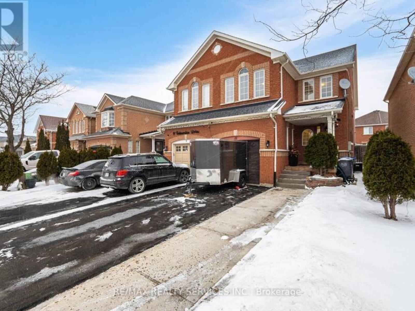 11 TODMORDEN DRIVE, Brampton, Ontario L7A 1M5