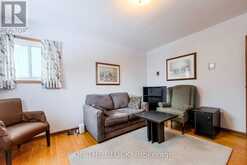 35 PETER STREET | Markham Ontario | Slide Image Twelve