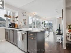 802 - 125 WESTERN BATTERY ROAD Toronto Ontario, M6K 3R8