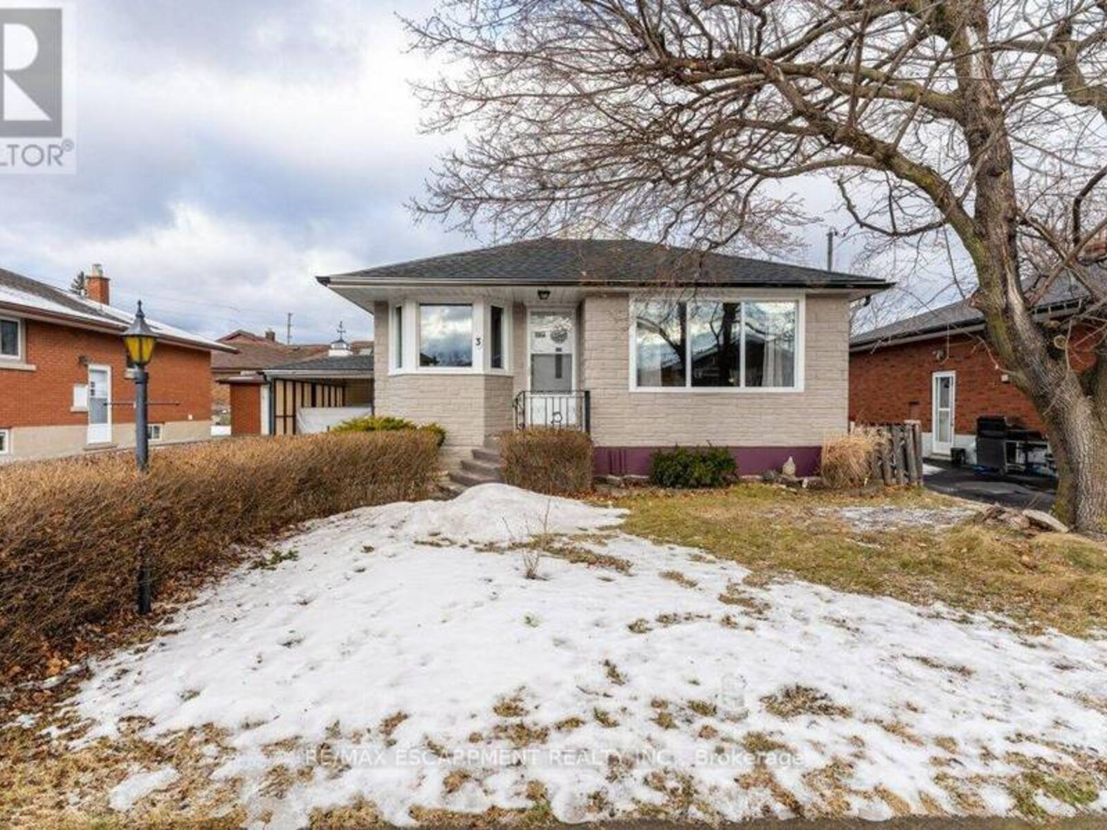 3 HIGHFIELD AVENUE, St. Catharines, Ontario L2M 5W3