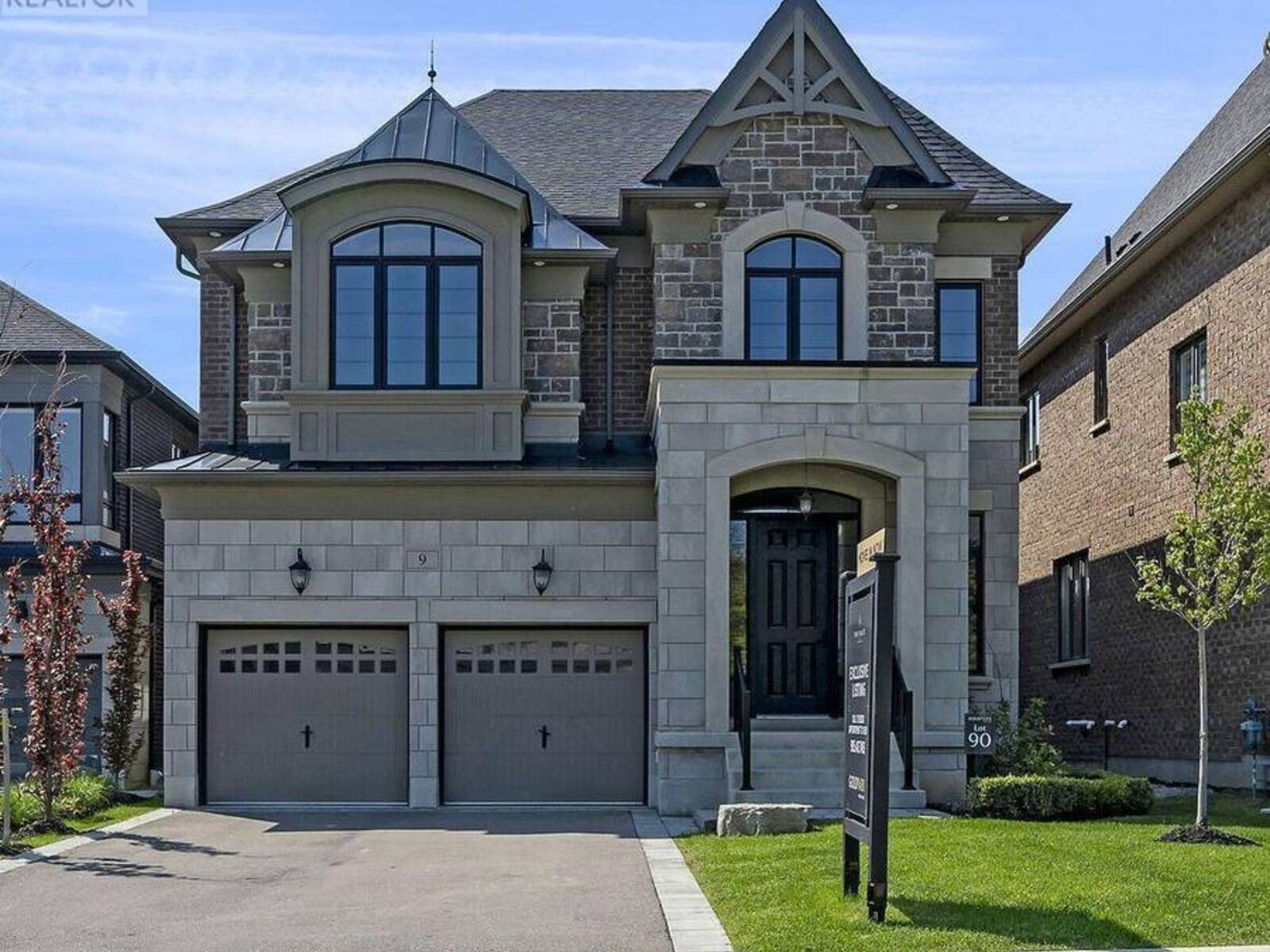 9 SOPHIES COURT, Vaughan, Ontario L4L 1A6