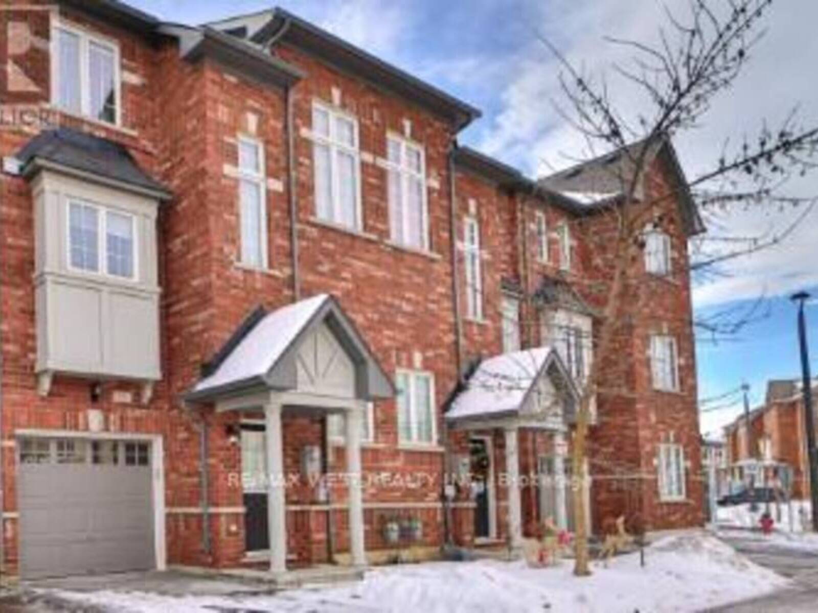 11 - 15 OLD COLONY ROAD, Richmond Hill, Ontario L4E 4L4