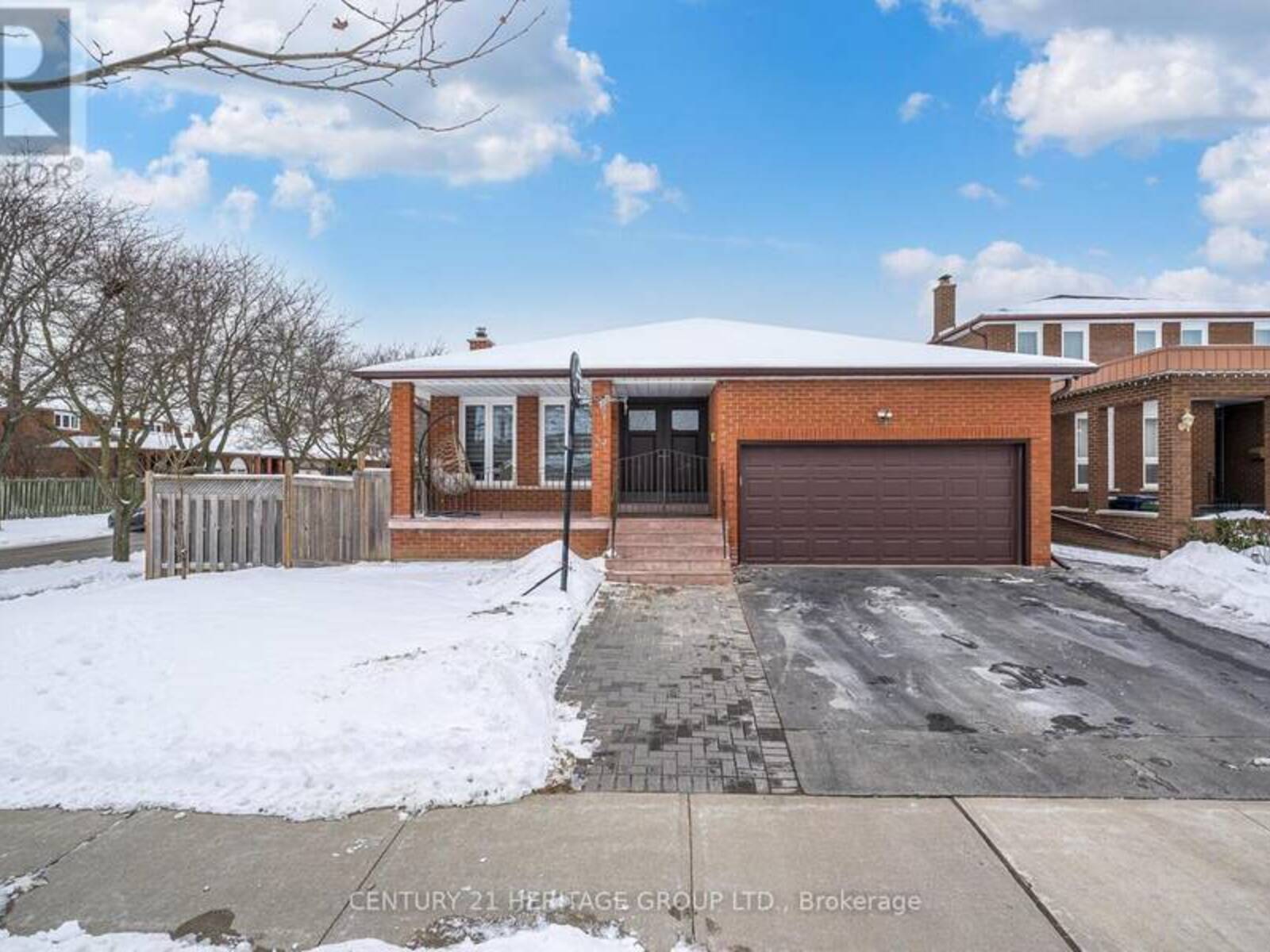 24 MORBANK DRIVE, Toronto, Ontario M1V 2M3