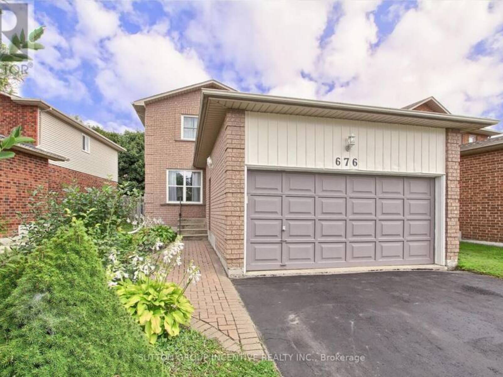 676 COLLEGE MANOR DRIVE, Newmarket, Ontario L3Y 8M1