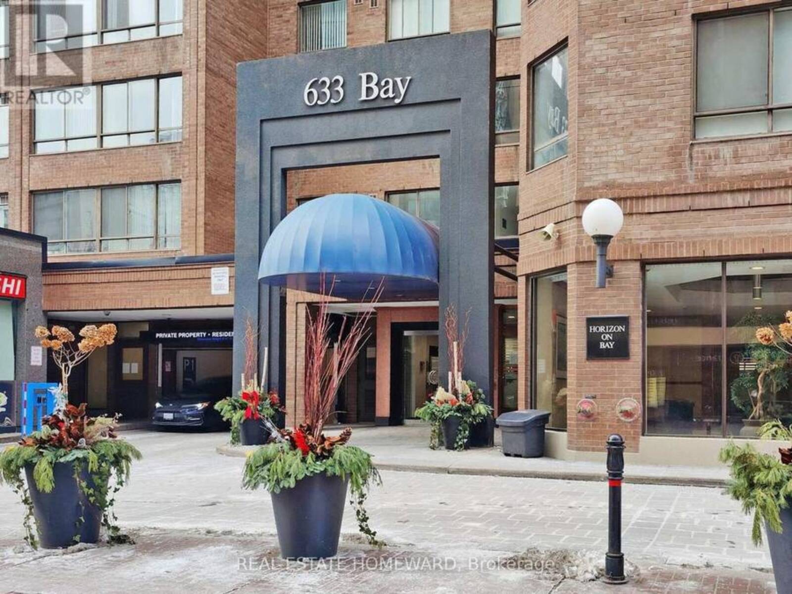 901 - 633 BAY STREET, Toronto, Ontario M5G 2G4