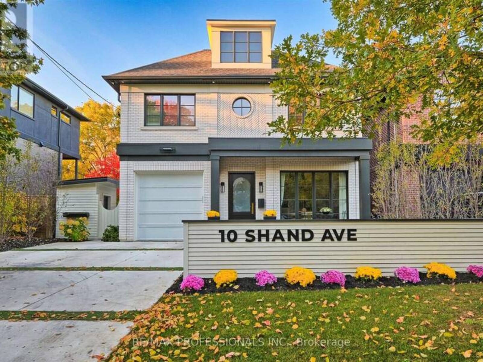 10 SHAND AVENUE, Toronto, Ontario M8X 1T5