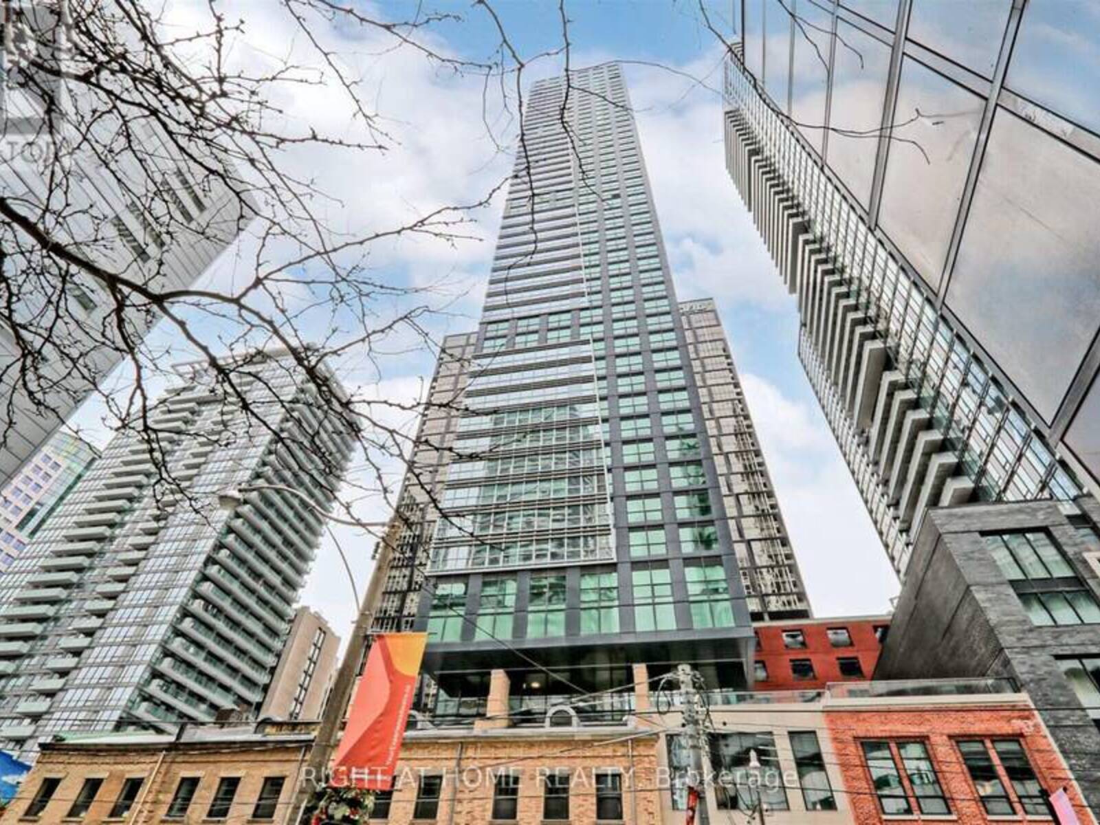 1307 - 327 KING STREET W, Toronto, Ontario M5V 0W7