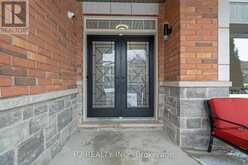 8 PHILIPS LAKE COURT | Richmond Hill Ontario | Slide Image Three