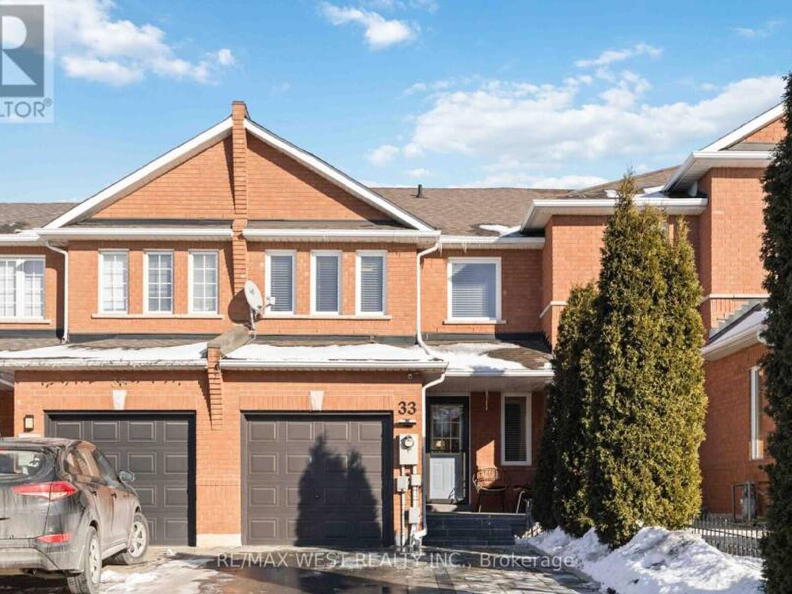 33 PIAZZA CRESCENT, Vaughan, Ontario L4H 2C7