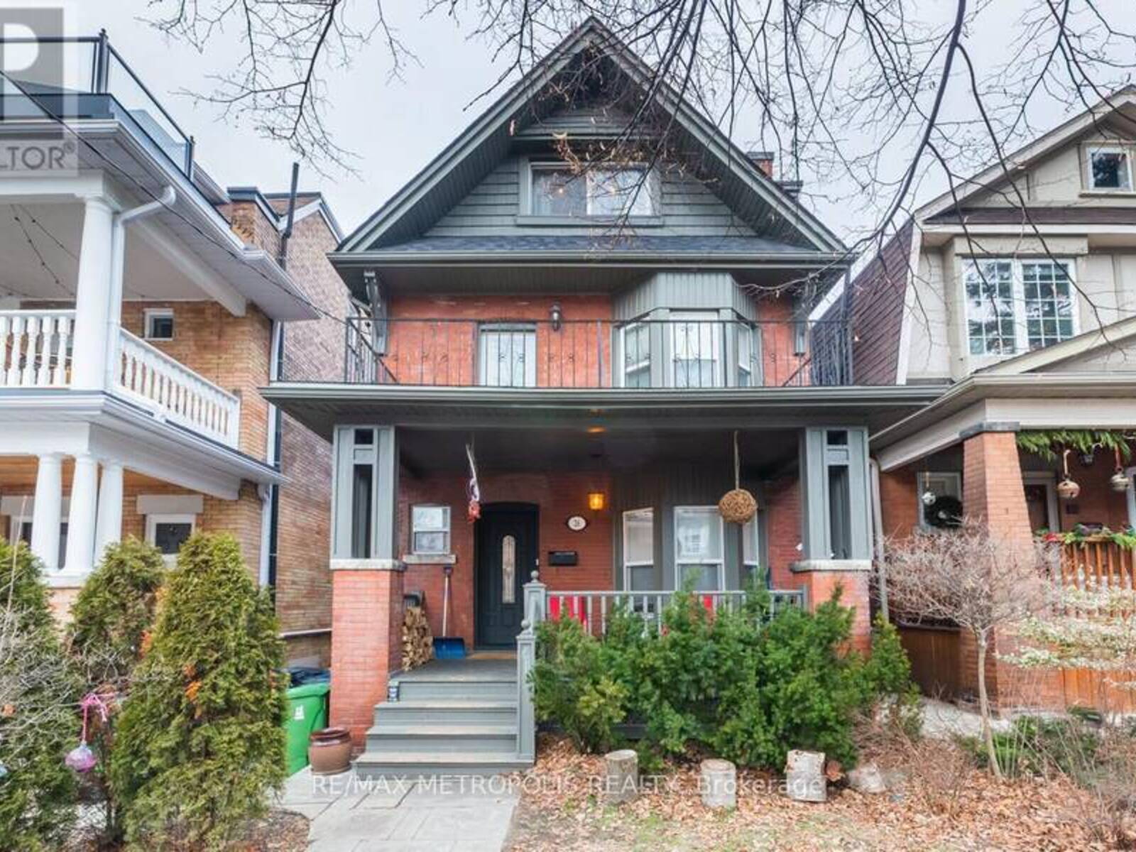 26 ALGONQUIN AVENUE, Toronto, Ontario M6R 1K7