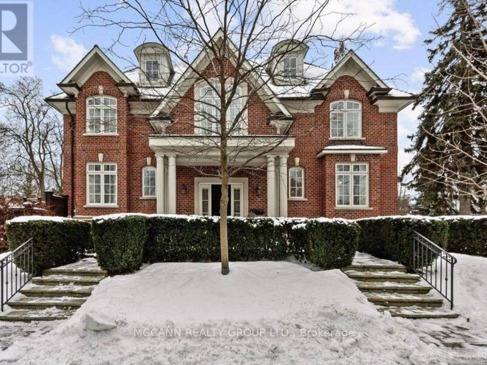 21 DE VERE GARDENS, Toronto, Ontario M5M 3E4