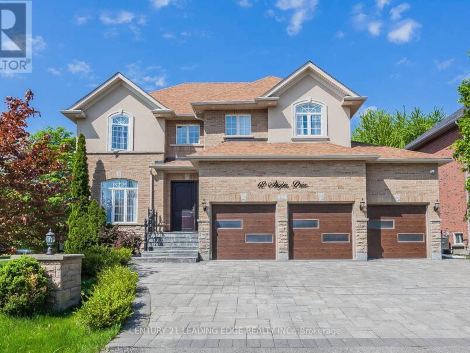 12 ANGLIN DRIVE, Richmond Hill, Ontario L4E 3M5