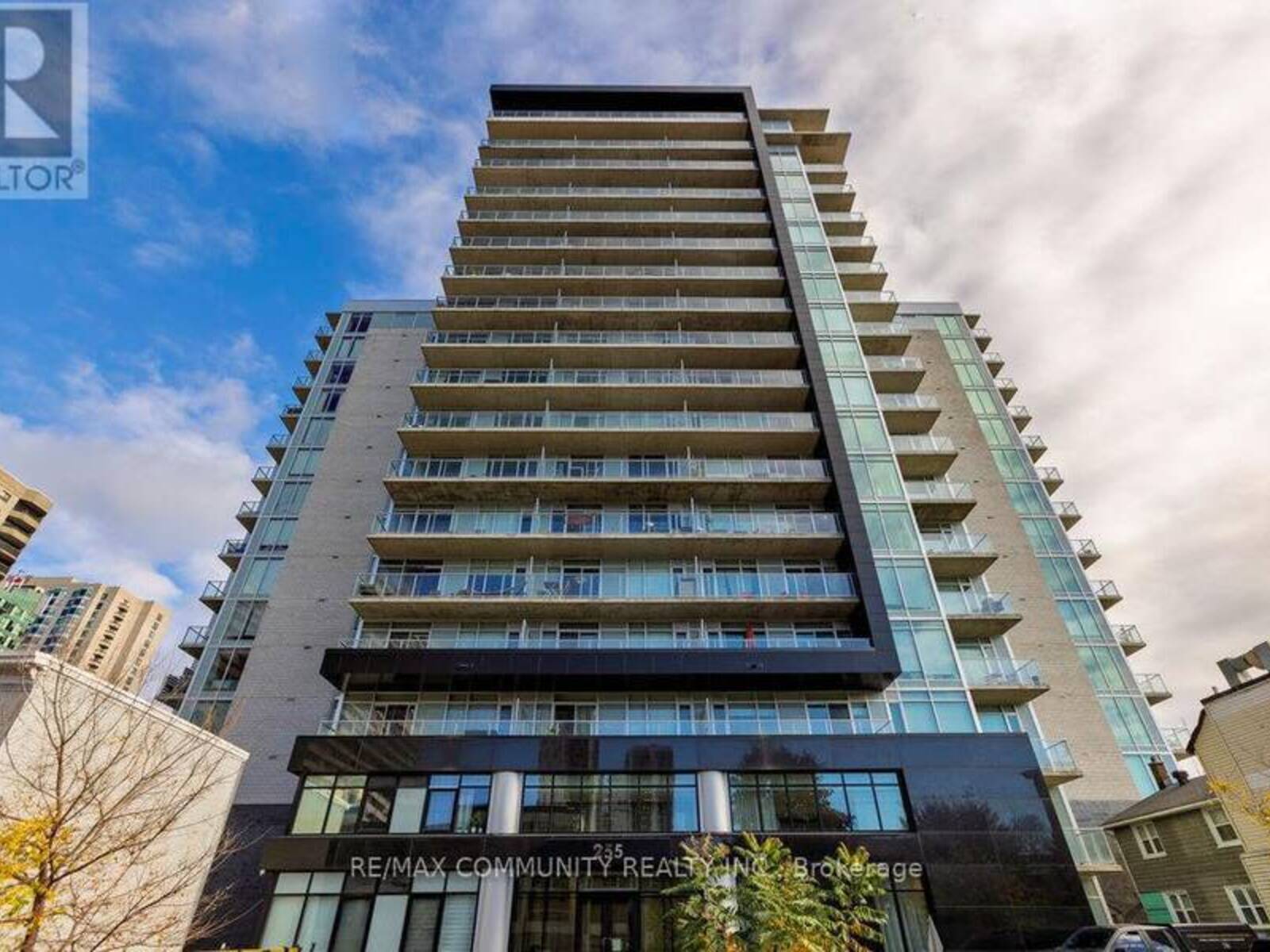 217 - 255 BAY STREET, Ottawa, Ontario K1R 0C5