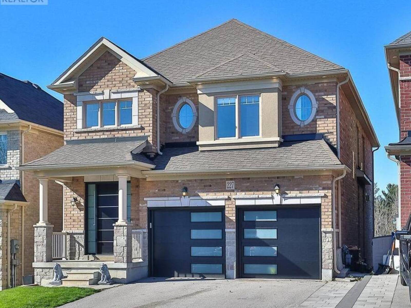 227 FREDERICK CURRAN LANE, Newmarket, Ontario L3X 0B9