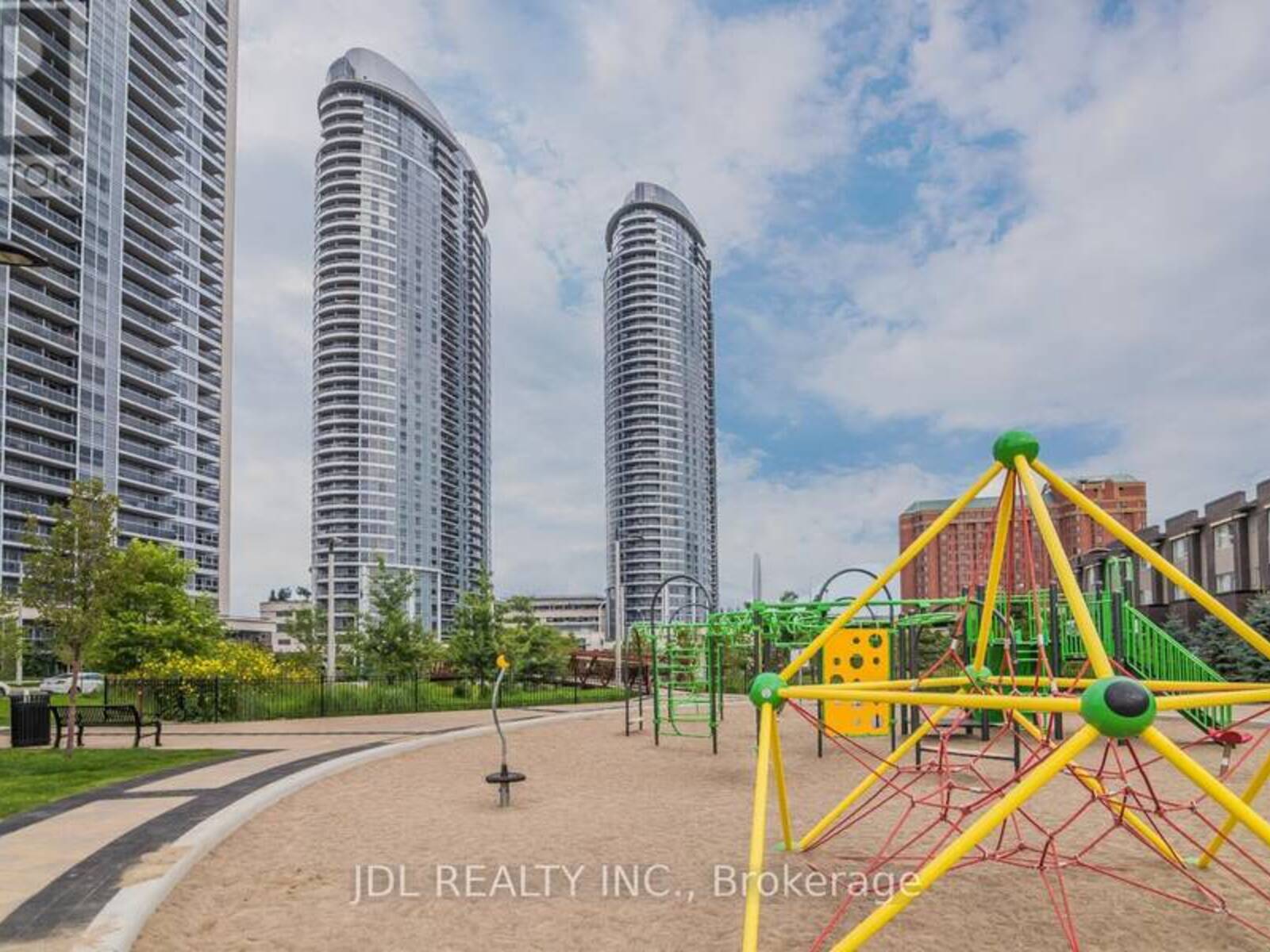 3211 - 125 VILLAGE GREEN SQUARE, Toronto, Ontario M1S 0G3