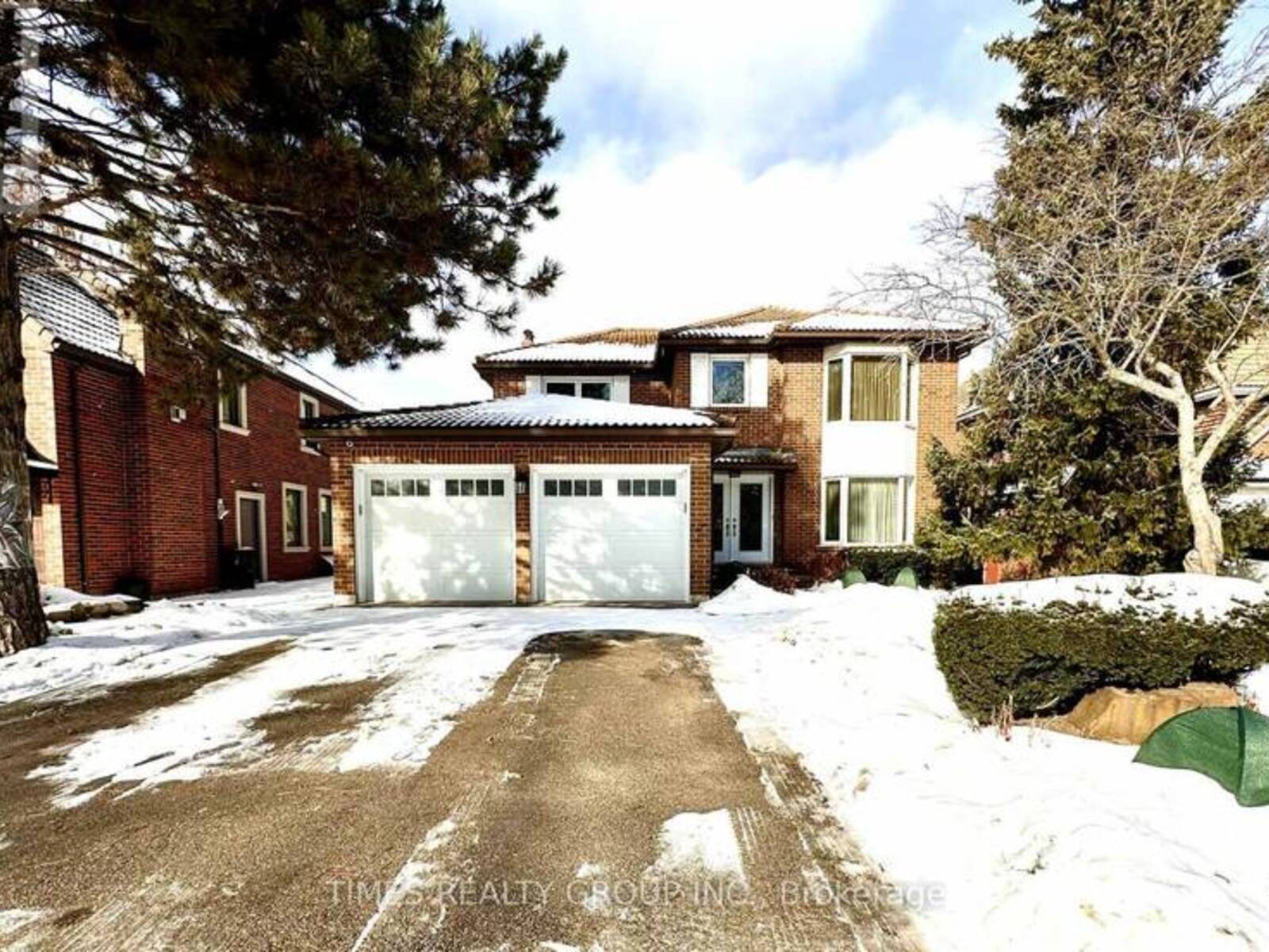 6 CARRIAGE LANE, Toronto, Ontario M2R 3V6