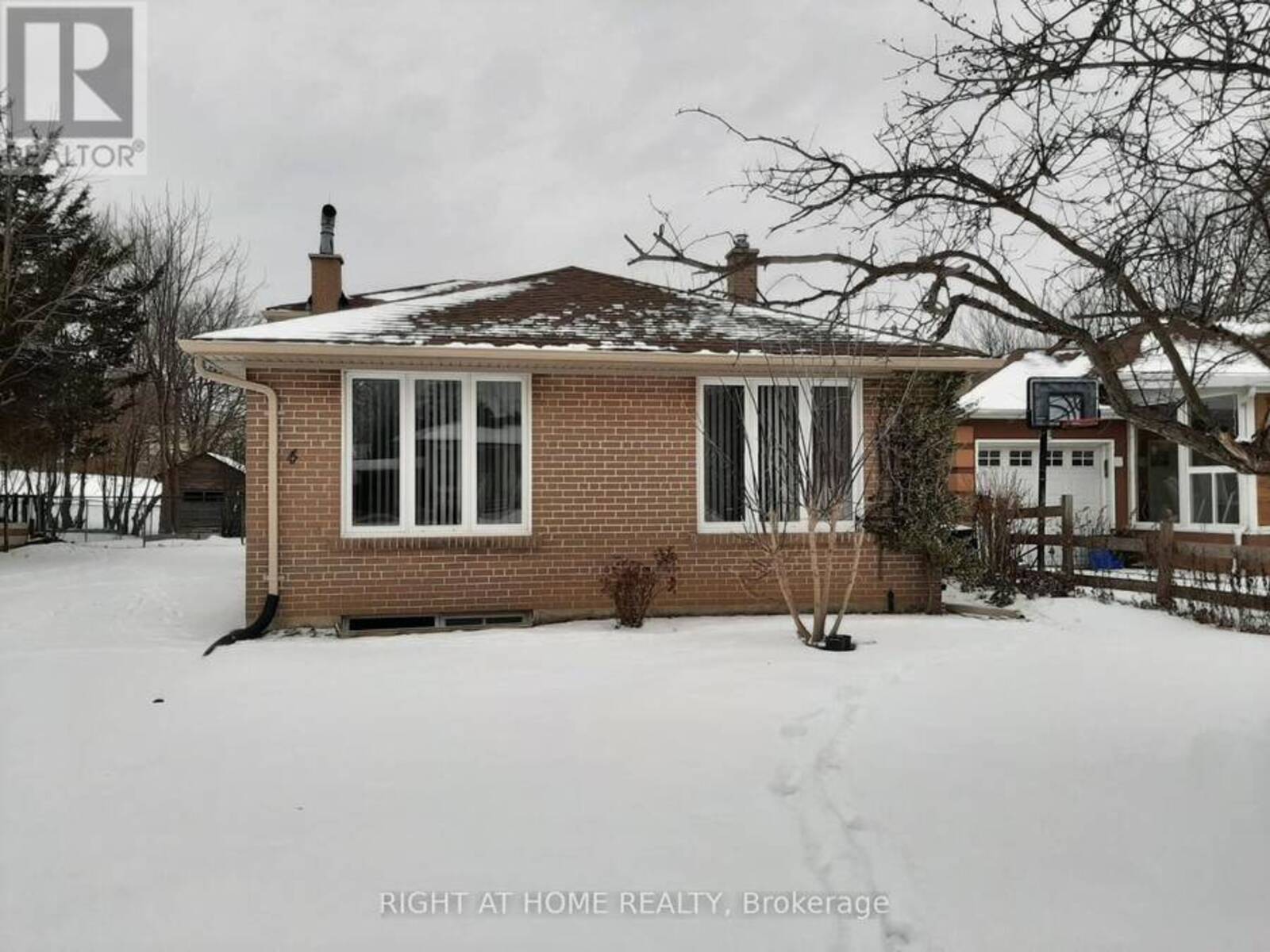 4 AURORA HEIGHTS DRIVE, Aurora, Ontario L4G 2W4