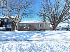 829 ATHOL STREET Whitby Ontario, L1N 4A1