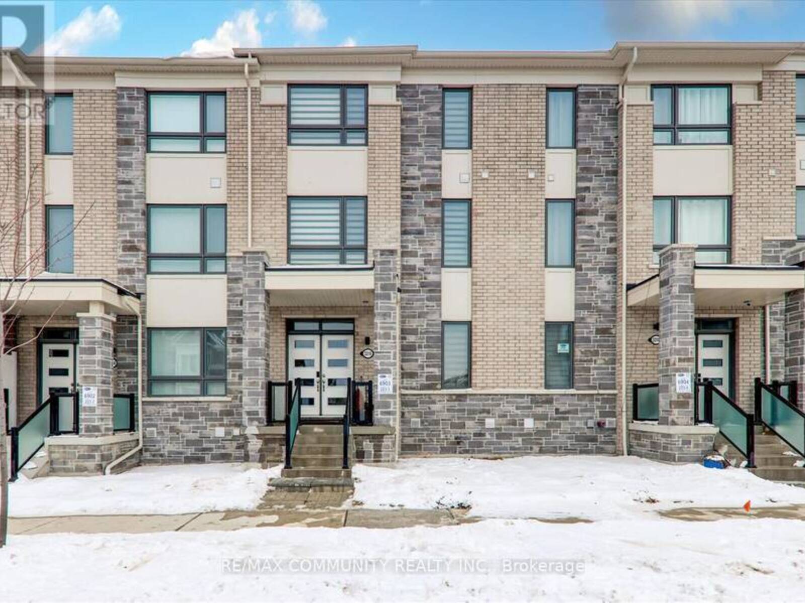 3316 THUNDERBIRD PROMENADE, Pickering, Ontario L1X 0N4