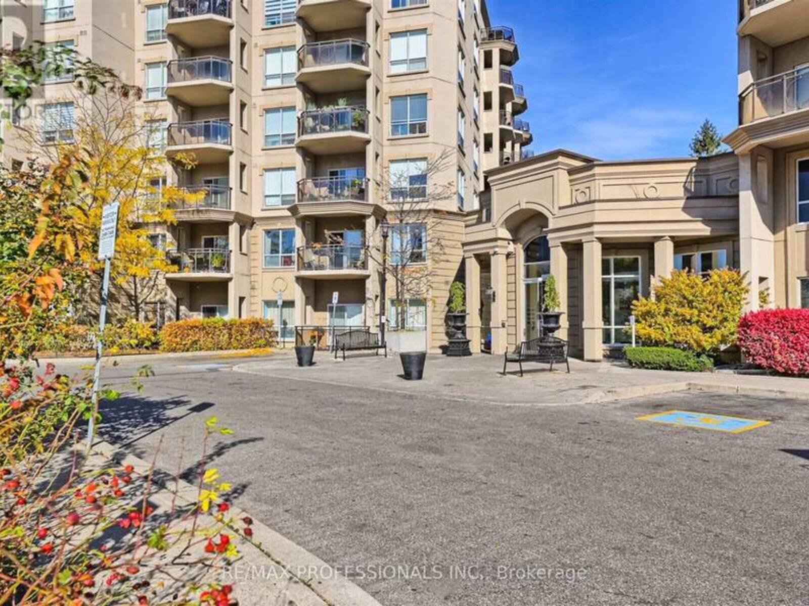 217 - 8 MAISON PARC COURT, Vaughan, Ontario L4J 9K5