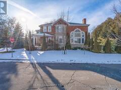 92 HILL CRESCENT Toronto Ontario, M1M 1J6