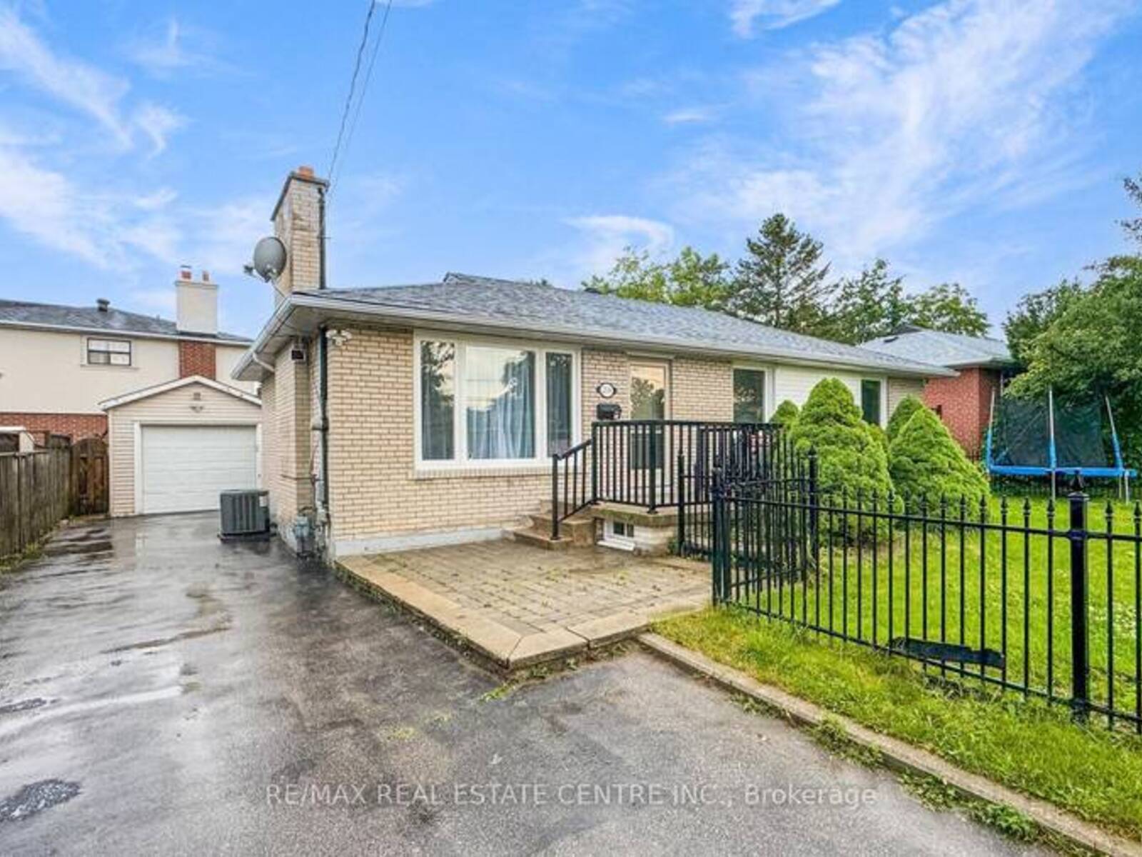 2518 STILLMEADOW ROAD, Mississauga, Ontario L5B 1X7