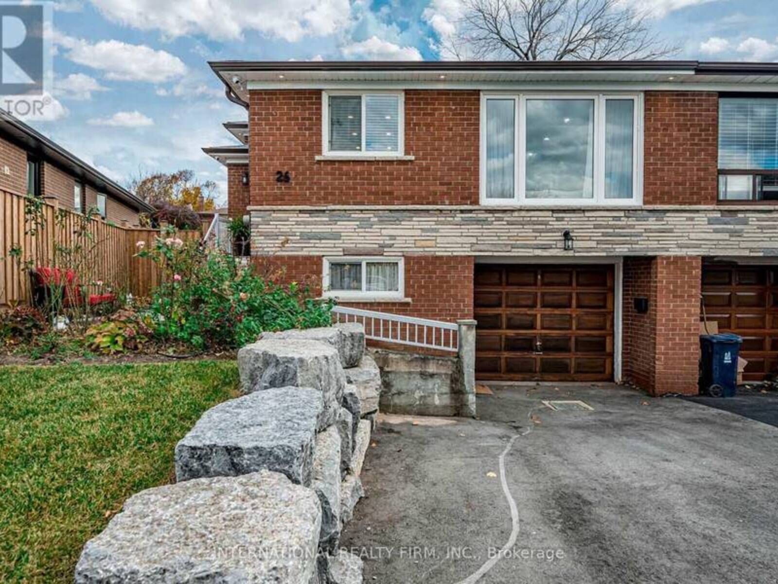 26 DELLBROOK CRESCENT, Toronto, Ontario M9L 1E2