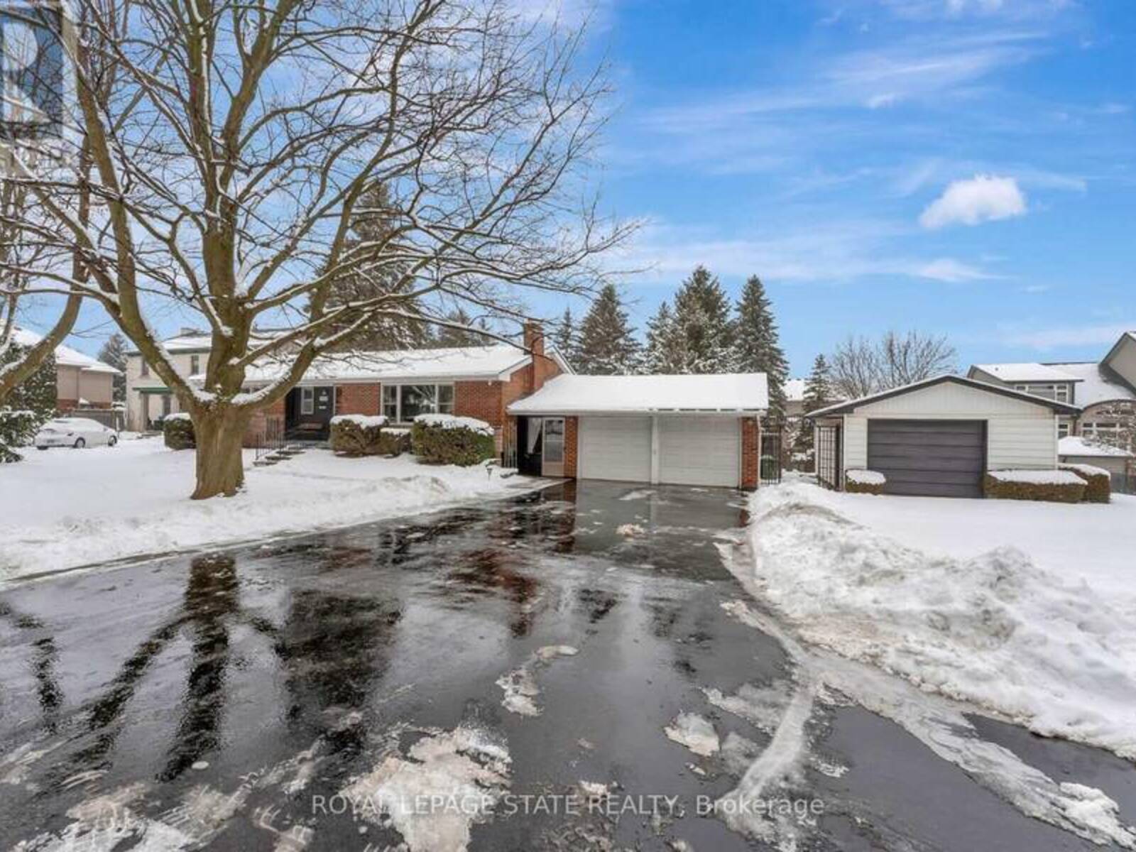 717 MOHAWK ROAD, Ancaster, Ontario L9G 2X1