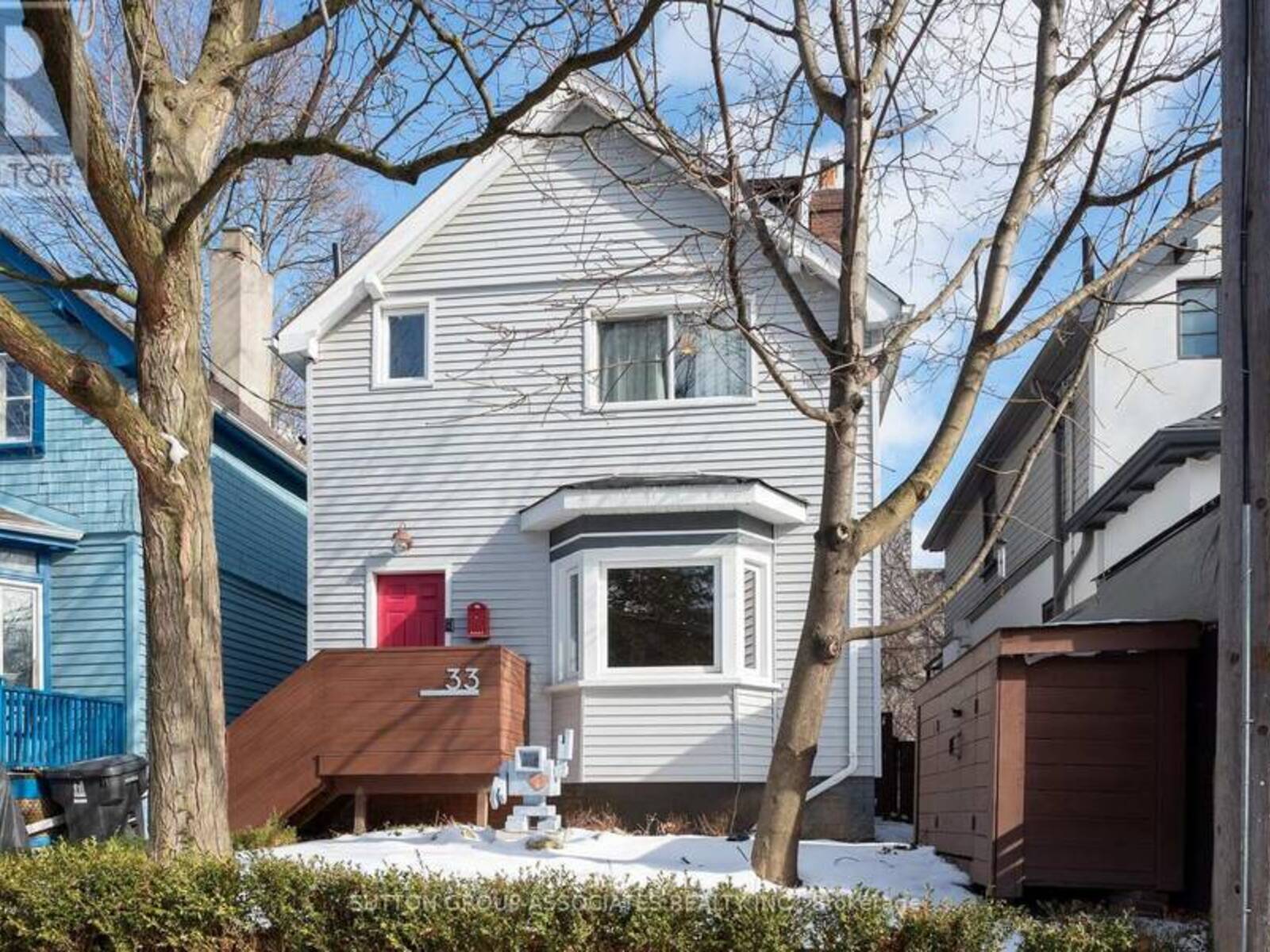 33 WYCHWOOD AVENUE, Toronto, Ontario M6G 2X8