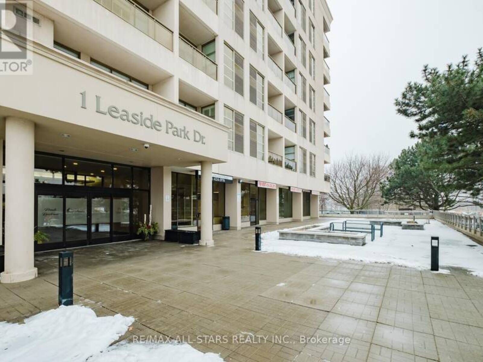 303 - 1 LEASIDE PARK DRIVE, Toronto, Ontario M4H 1R1