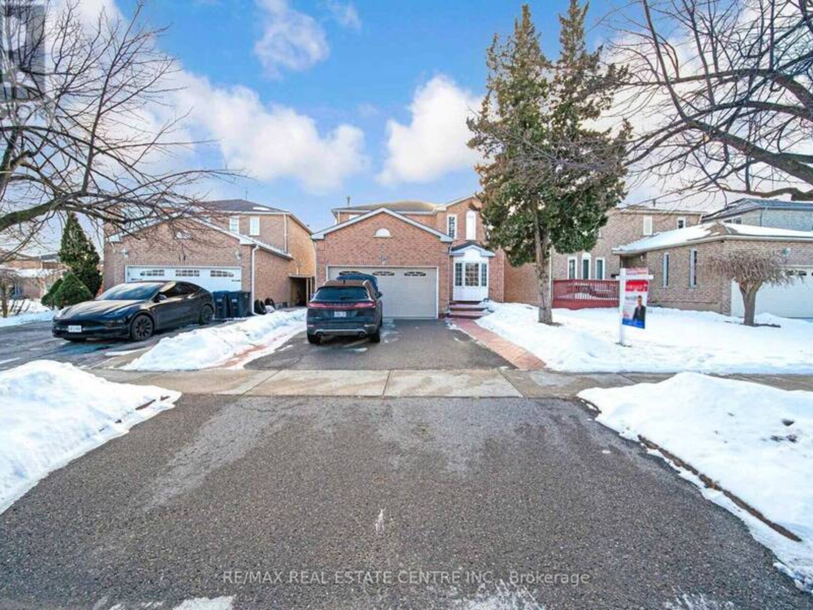 7 DUGGAN DRIVE, Brampton, Ontario L6Y 4K8