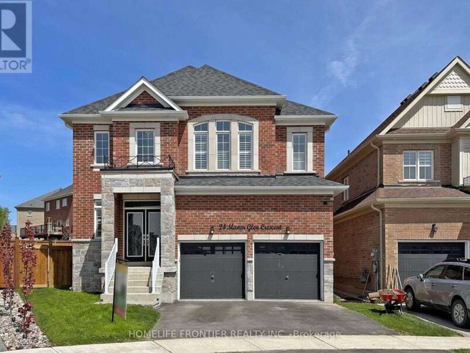 24 MANOR GLEN CRESCENT, East Gwillimbury, Ontario L0G 1M0