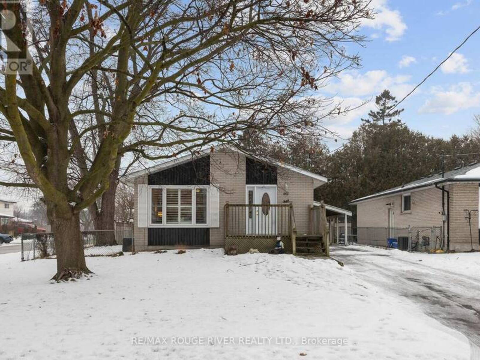 907 MARINET CRESCENT, Pickering, Ontario L1W 2M2