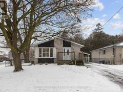 907 MARINET CRESCENT Pickering Ontario, L1W 2M2