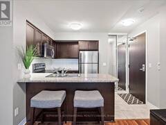 707 - 19 GRAND TRUNK CRESCENT Toronto Ontario, M5J 3A3