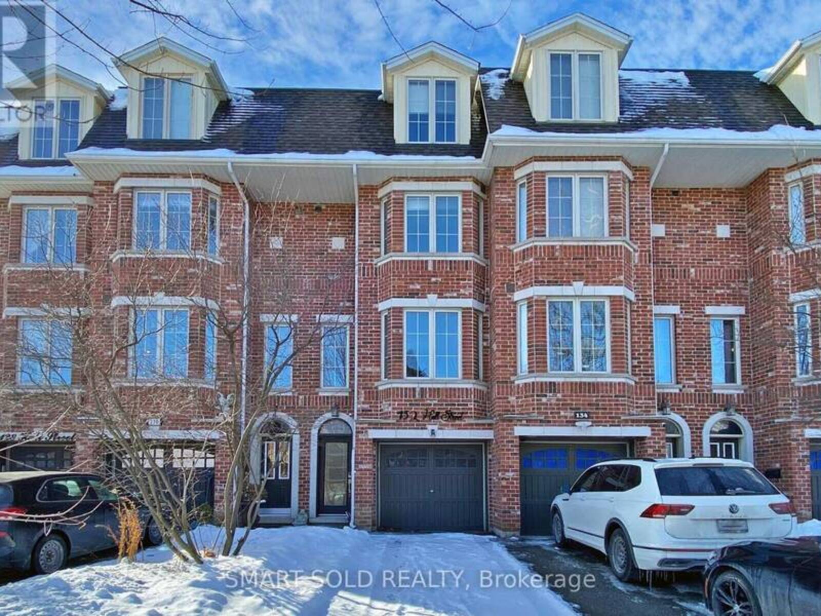 132 HALL STREET, Richmond Hill, Ontario L4C 4N8