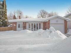 39 BERNICK DRIVE Barrie Ontario, L4M 5C1