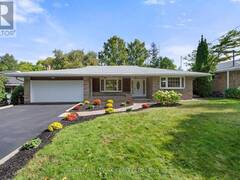 71 RIVERWOOD PARKWAY Toronto Ontario, M8Y 4E4