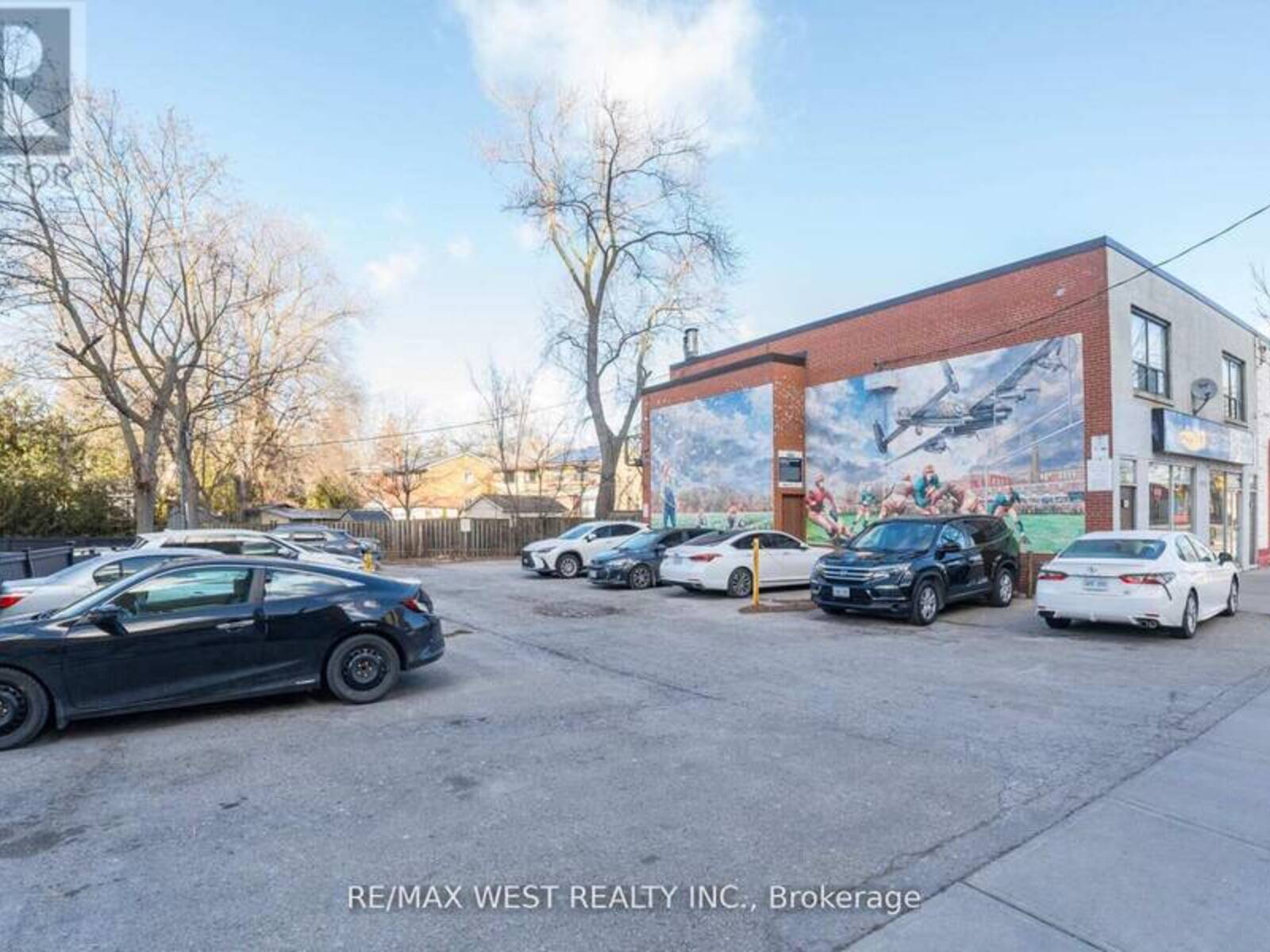 5000 DUNDAS STREET W, Toronto, Ontario M9A 1B8