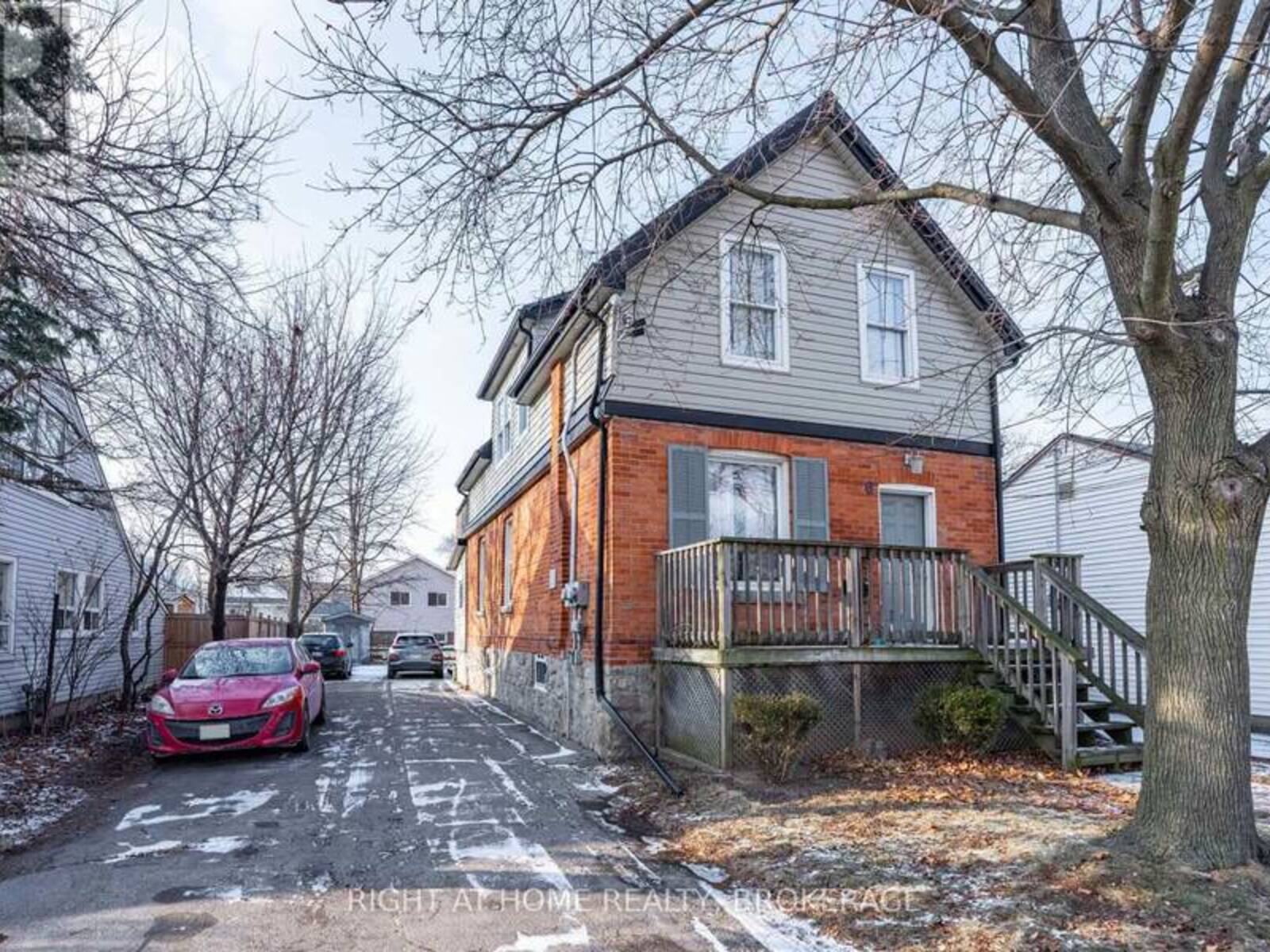 6 32ND STREET E, Hamilton, Ontario L8V 3R6