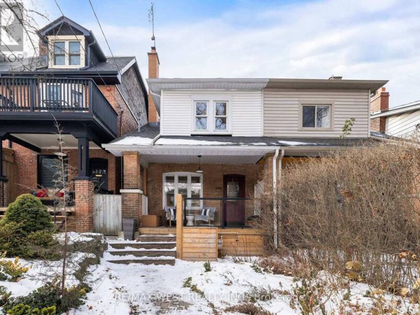 310 INDIAN GROVE, Toronto, Ontario M6P 2H5