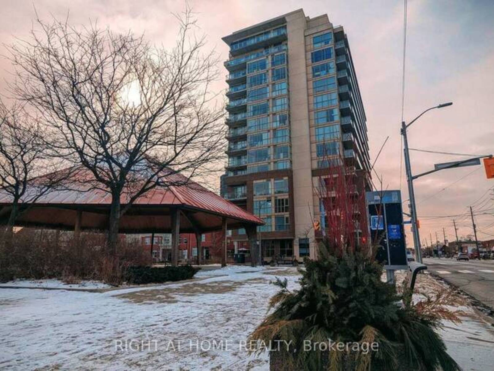 906 - 5101 DUNDAS STREET W, Toronto, Ontario M9A 5G8