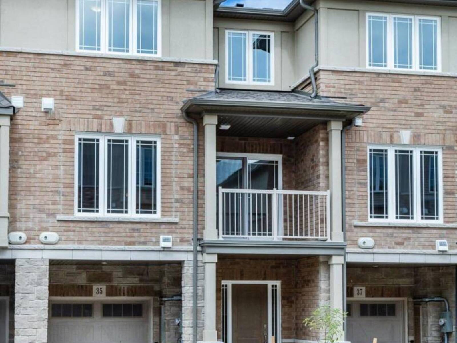 35 LAGUNA VILLAGE CRESCENT, Hamilton, Ontario L0R 1P0